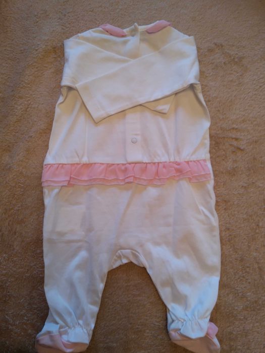 Продавам нови бебешки ромпъри за момиче 3 месеца