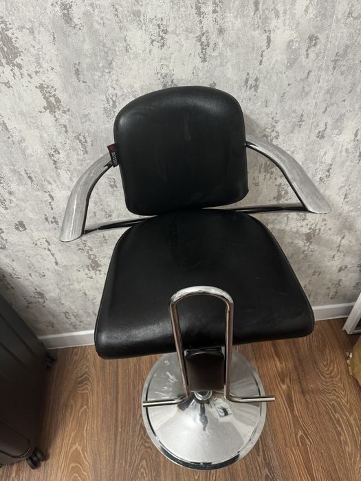 Продам Детская кресло для парихмакерский