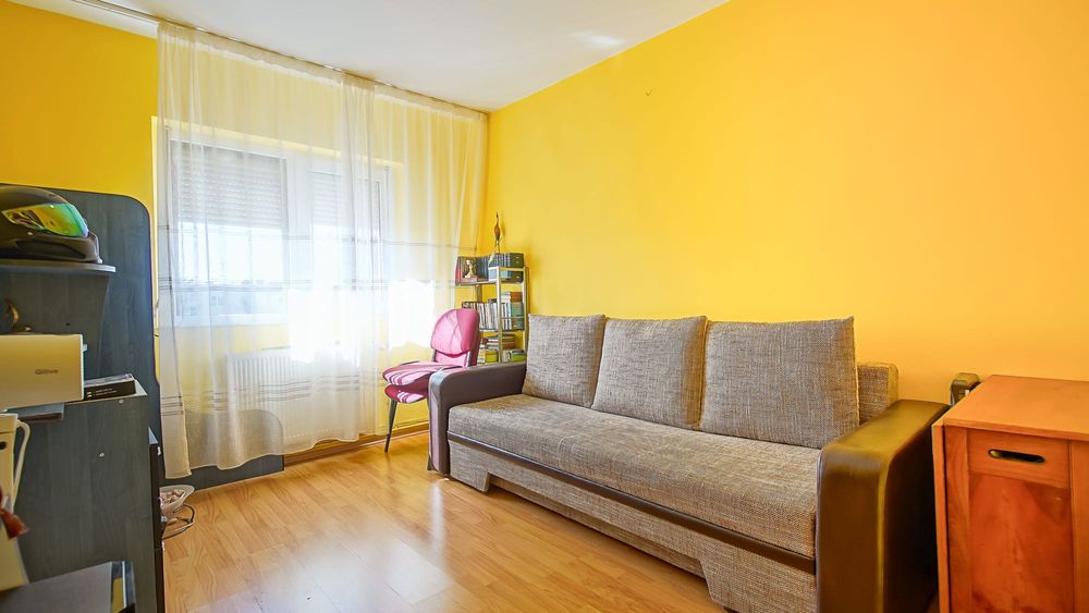 Vând apartament 3 camere, Triaj, decomandat, 74 mp.