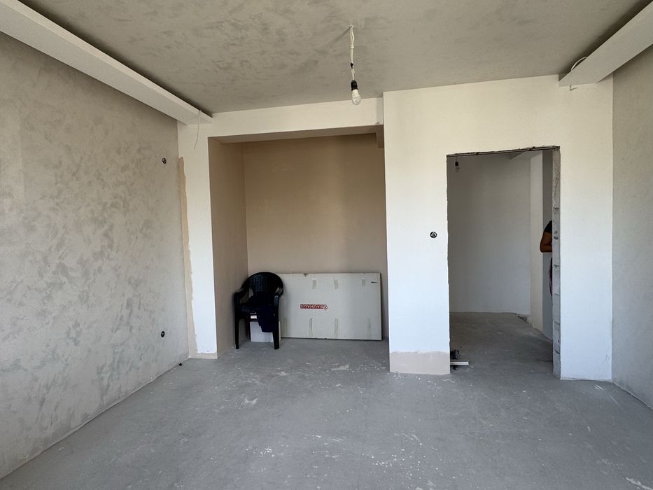 Нова Двуетажна Къща в Затворен комплекс с 300кв. двор в Гр. Търговище