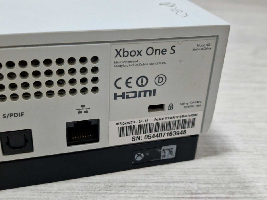 Конзола Microsoft Xbox One S 1TB