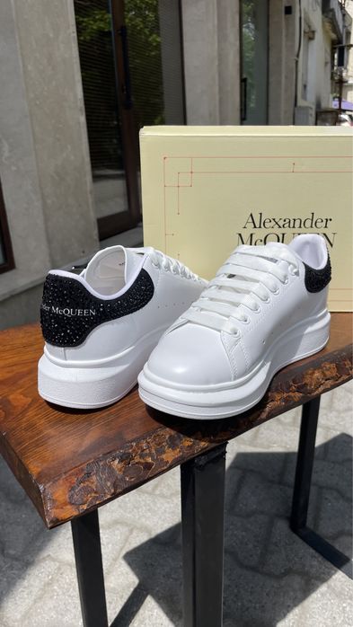 Alexander Mcqueen с камъни