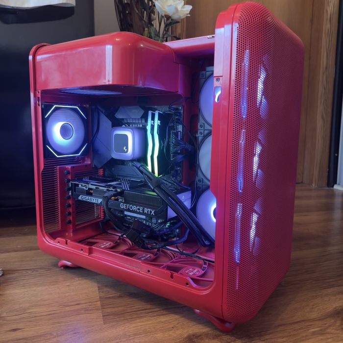 Геймърски компютър/ I7 10700K/Водно/32GB/RTX 5070/1TB SSD+1TB HDD