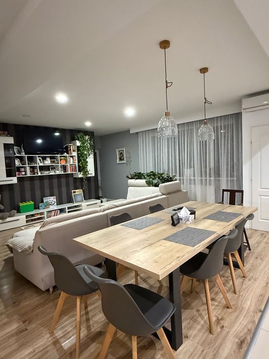 Vând apartament cu 3 camere, 84mp, Florești, strada Eroilor