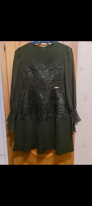 Продам красивые платья белое, черное