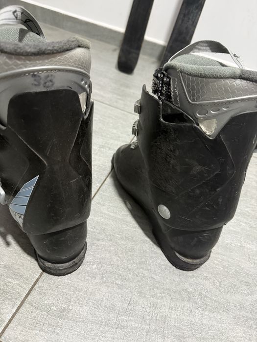 Vând skiuri + clapari