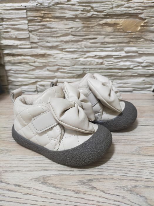 Продам ботинки на девочку