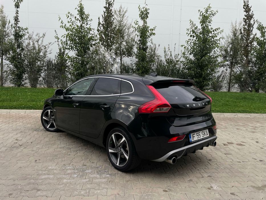 Volvo V40 D3 R-Design | Automată | 5 cilindri Motor Volvo | revizia la zi