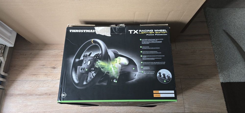 Volan Thrustmaster TX Leather Edition cu pedale
