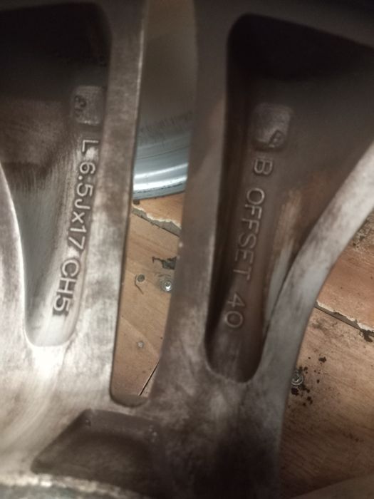 Jante nissan r17 5x114.3 et 40 cb 66.1