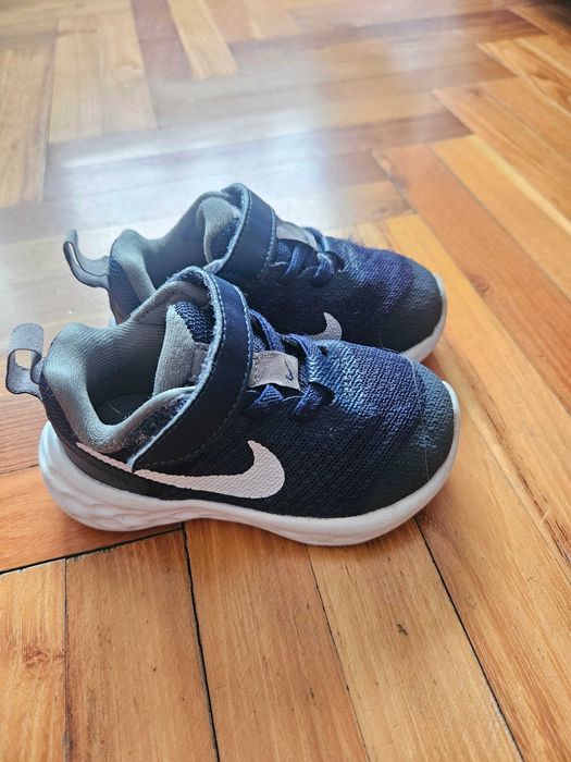 Бебешки маратонки Nike тъмно сини