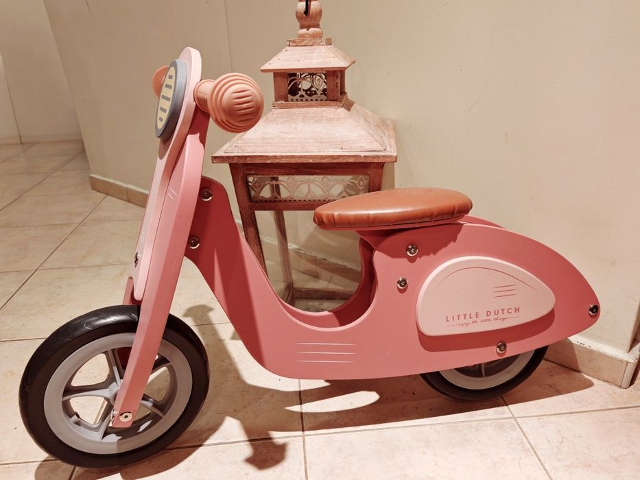 Детско колело Pink Vespa – Little Dutch за яздене и баланс 120лв.