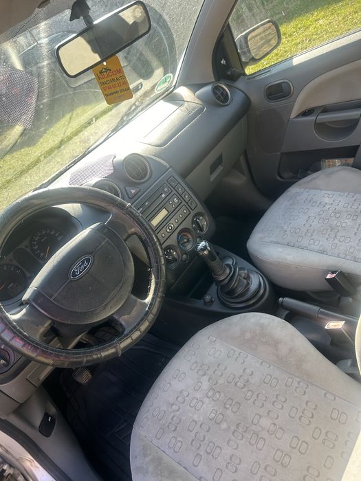 Ford fiesta, 2 uși, 2003
