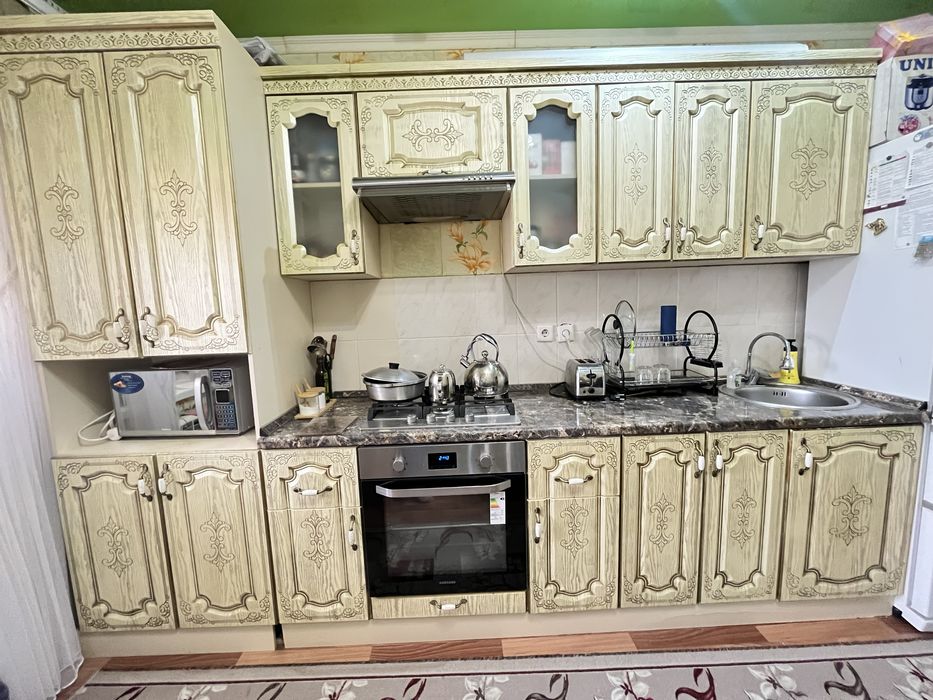 Продам кухонный гарнитур, стол со стулями