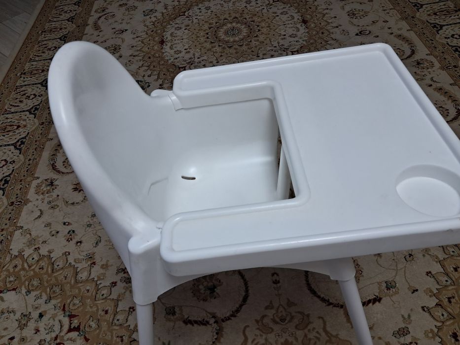 Стол для детей Икеа.