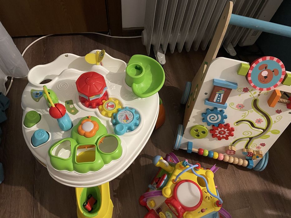 Jucarii interactive bebelus 0-1 an