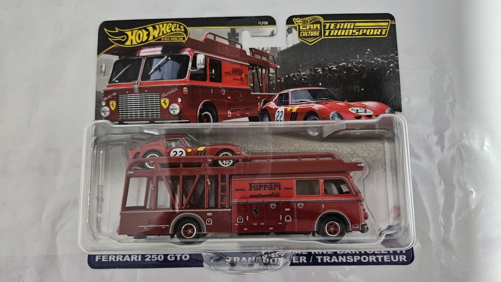 Hot wheels Ferrari Mercedes Formula 1  Team Transport Premium колички
