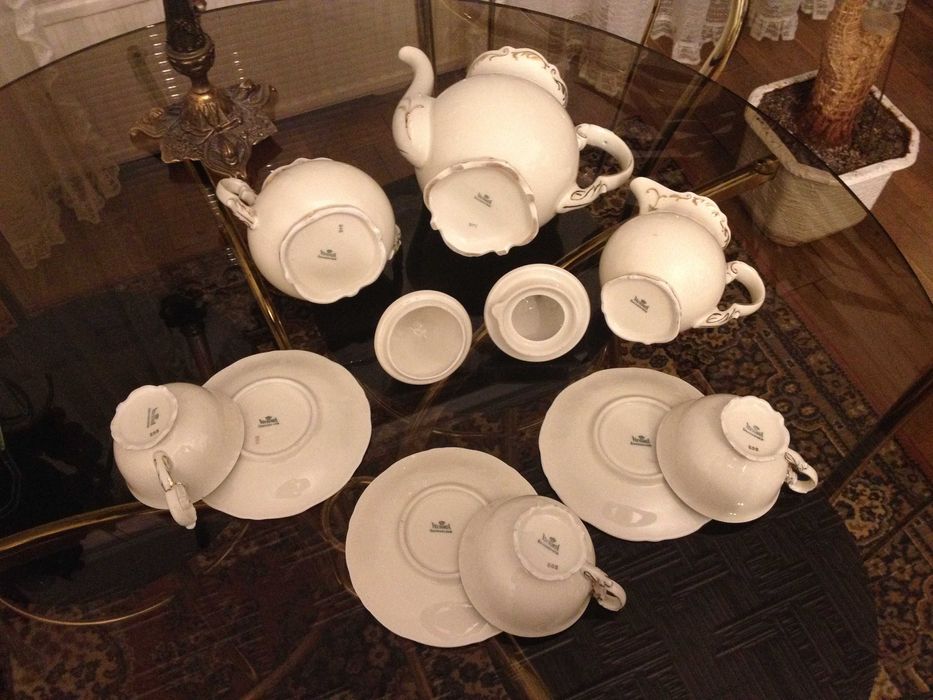 Нови. Красиви старинни сервизи за кафе, чай.