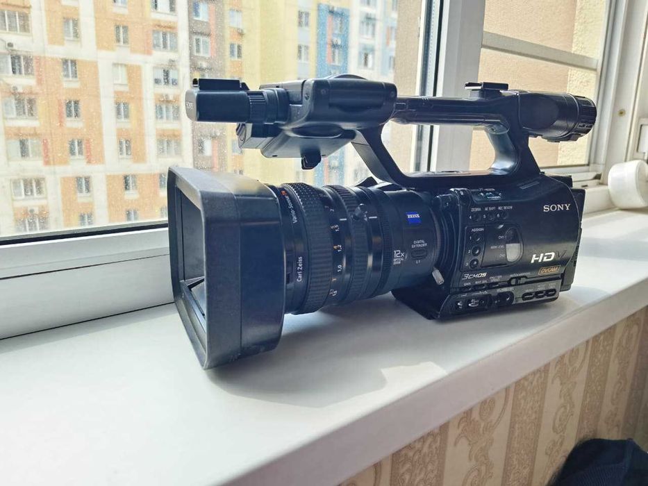 Видеокамера Sony HVR-Z7E