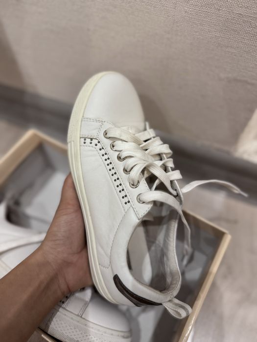 Продам обувь ……………….