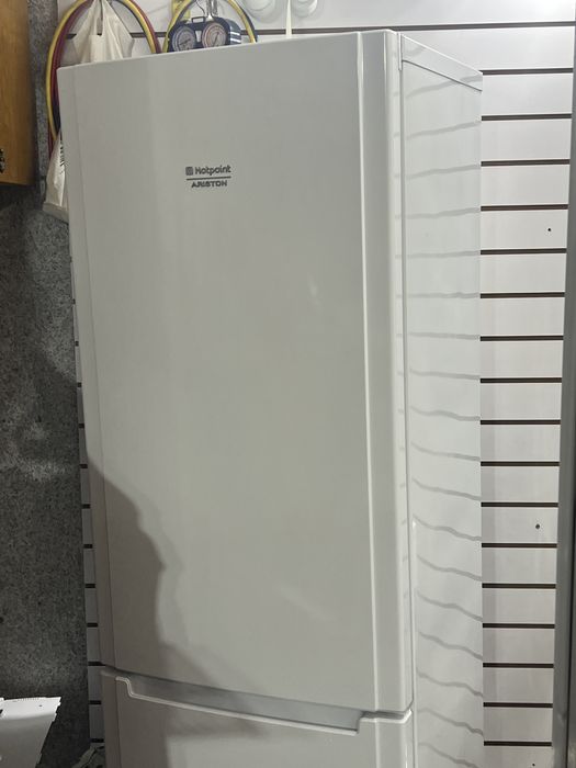 Продам холодильник Hotpoint-Ariston