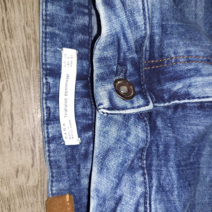 Накъсани дънки Zara