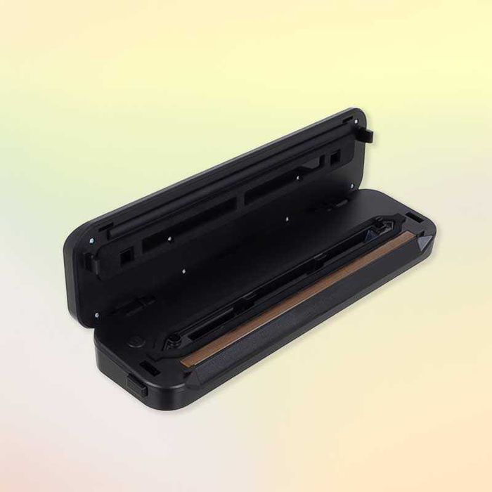 Уред за запечатване на храна с вграден нож и 10 броя вакуум торбички