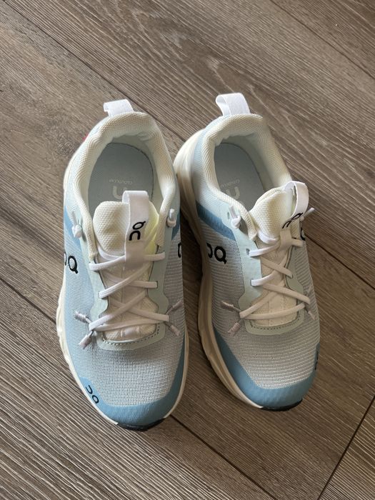 Кроссовки на девочку Новые!!