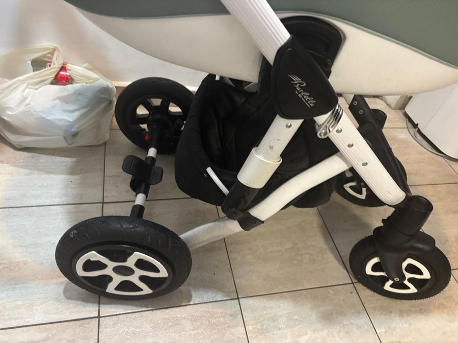 Cărucior bebe  aproape nou