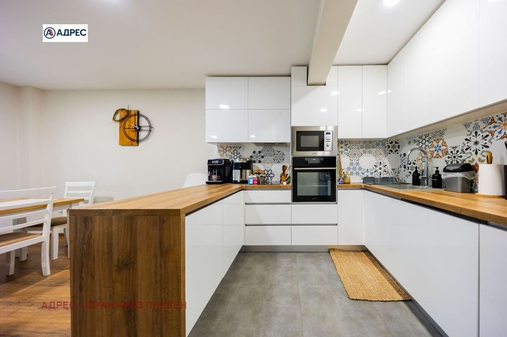 Продава се Тристаен апартамент в Плевен, Сторгозия - 93 кв.м за 2366 €/кв.м - Снимка #1