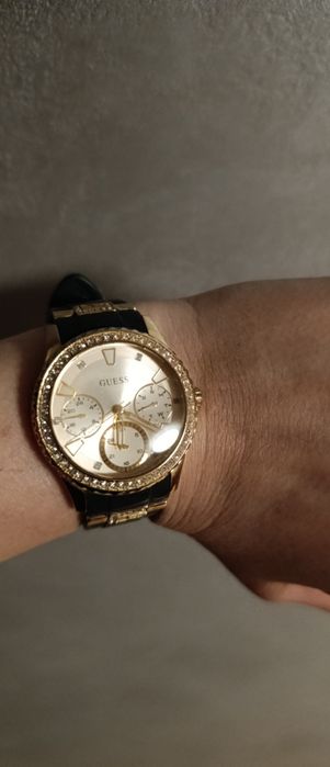 Часовник Guess в перфектно състояние