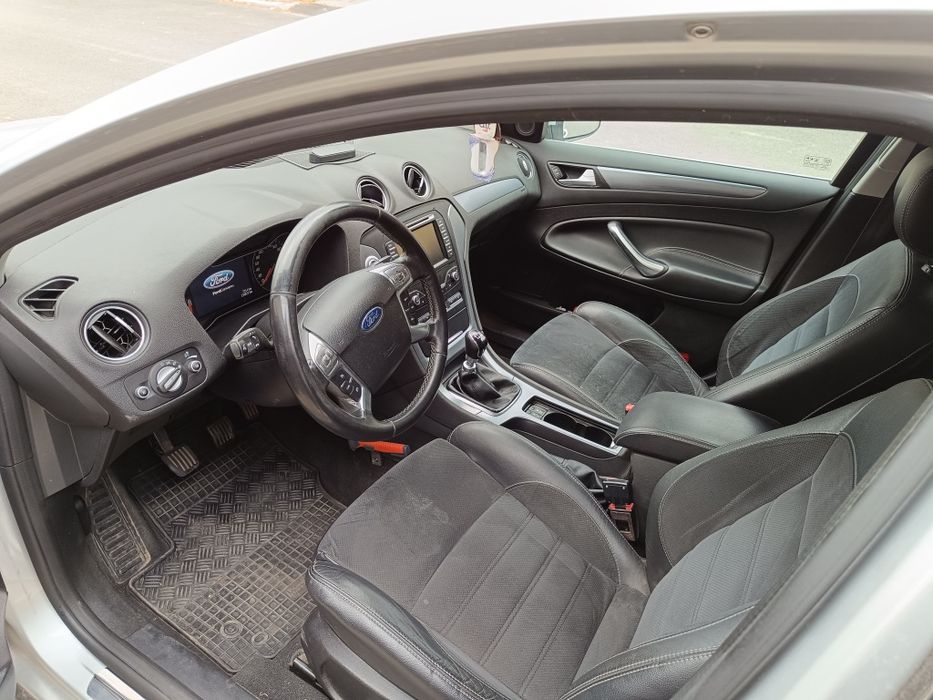 Vând Ford Mondeo