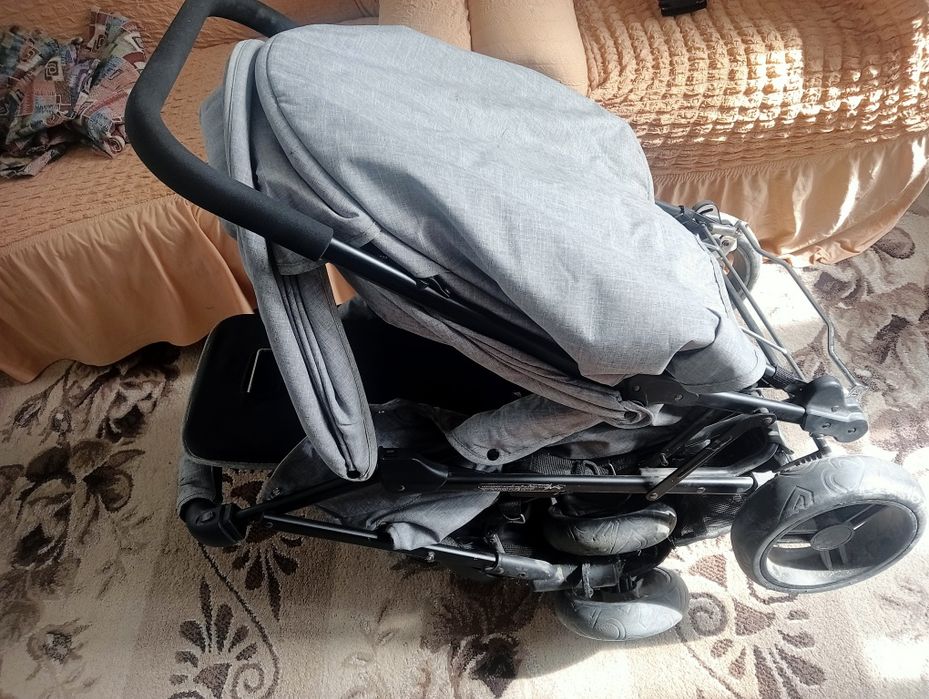 Продаю коляски 2 место