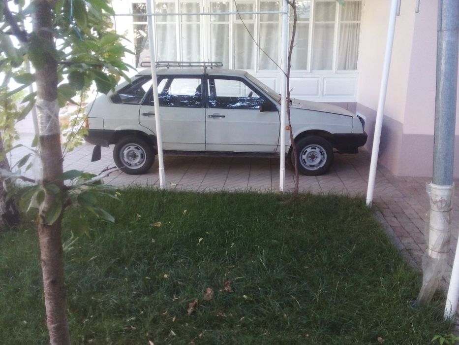 Lada vaz09 sotiladi