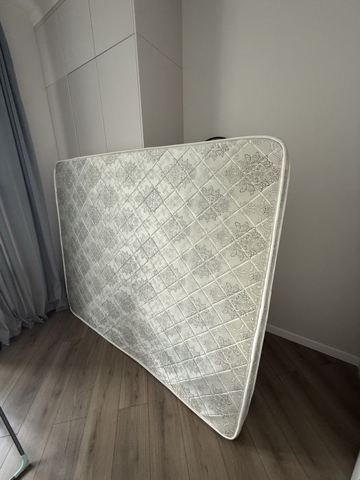 Продам матрас! в хорошем состоянии