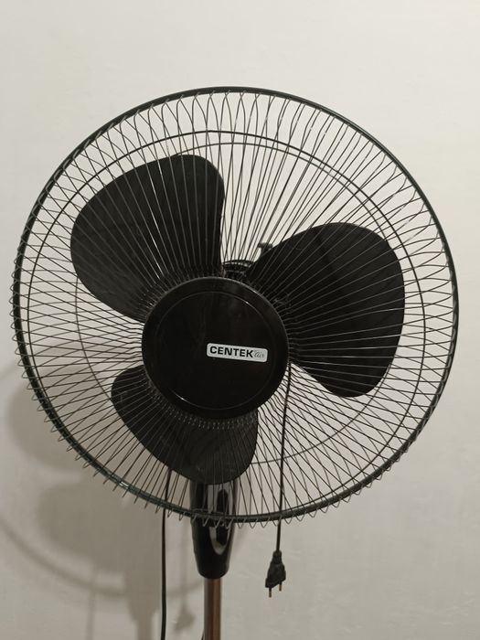 Вентилятор черный
