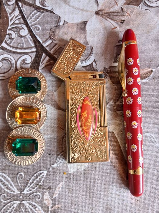 Nasturi metalici aurii vechi