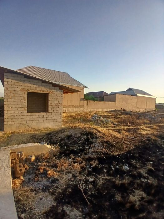 uchastka yer sotiladi XAMMA HUJJATLARI 100 %samo toyxana yonidan 6 ch