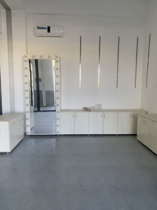 Ассалому алайком. Кийим дукон учун Витрина сотилади