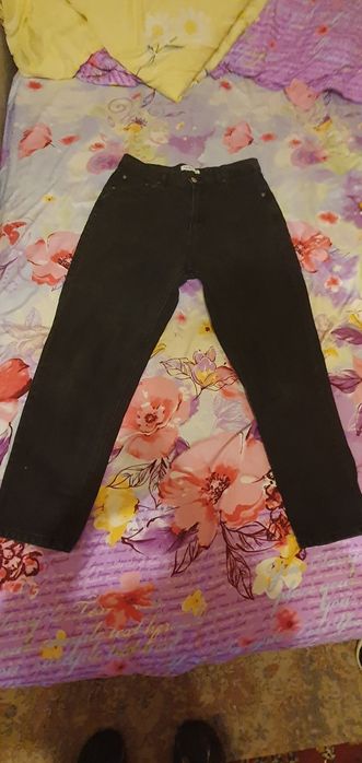 Blugi pull&bear negri