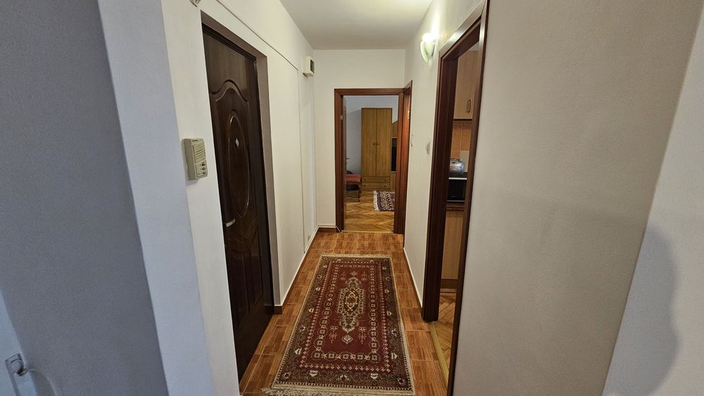 Inchiriez apartament 2 camere Unirii  etajul 1 -  270 euro