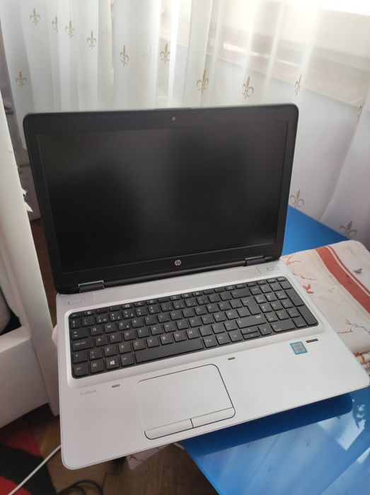 Laptopuri diferite modele complete
