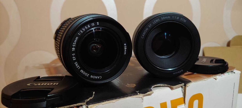 Фотоапарат Canon EOS 2000D + обектив Canon EF-S 18-55mm f/3.5-5.6 IS