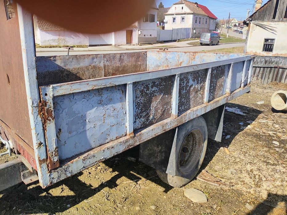 Vând remorca pe o axa