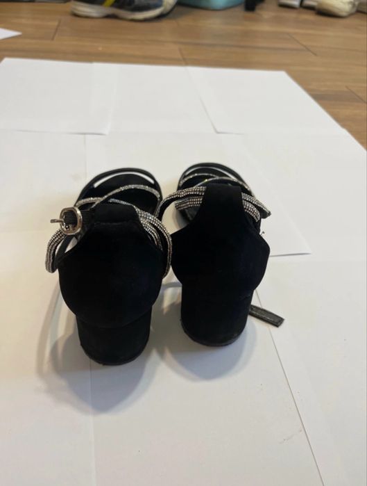 Pantofi cu toc simpli