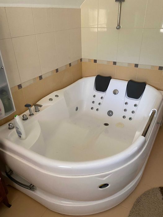 Cada hidromasaj WELLIS, doua locuri, impecabila!