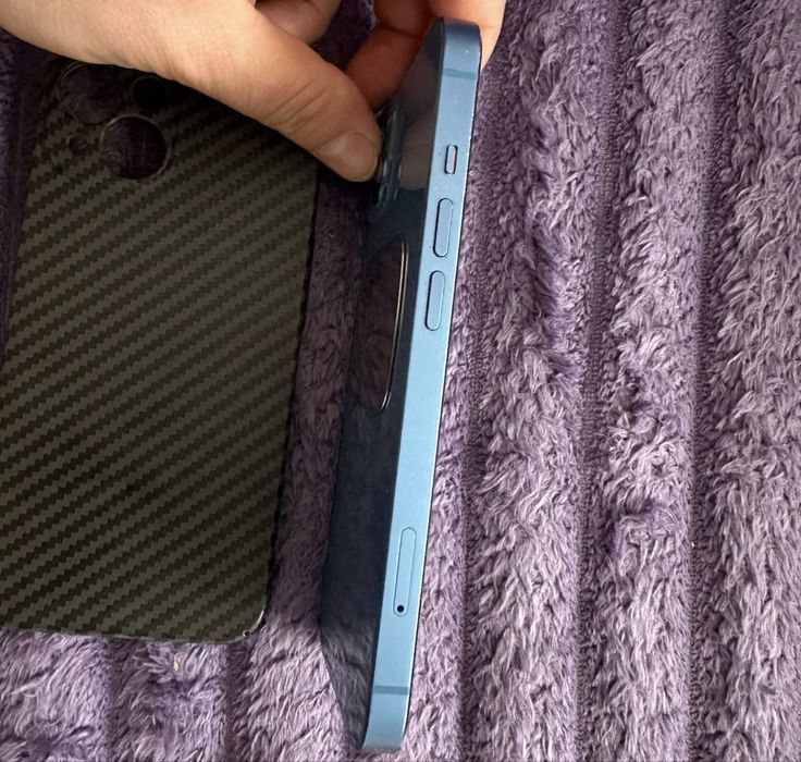 vand iphone 13 ca nou baterie 100