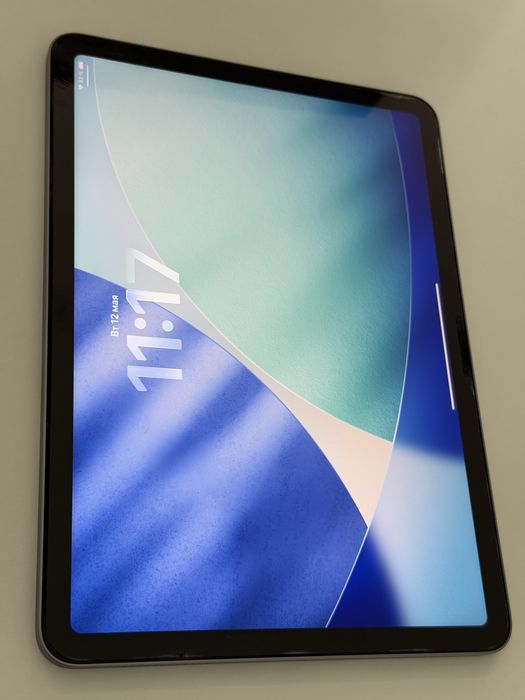 Продам Apple iPad Air M2 2024 года.