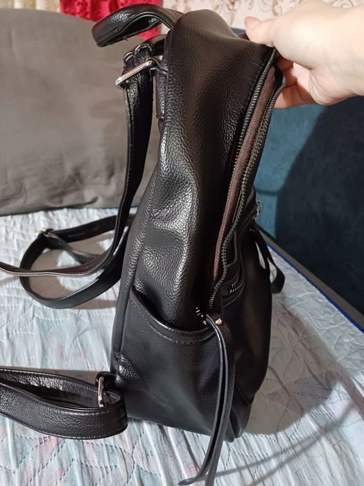 Продам чёрный кожаный рюкзак