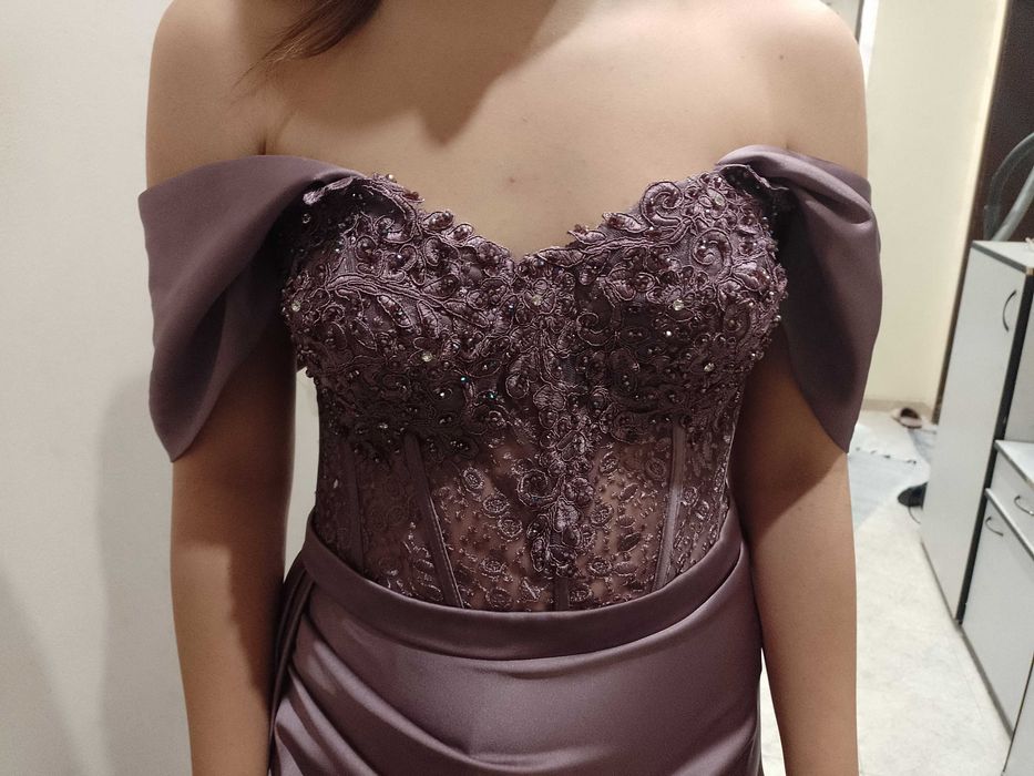 нова бална рокля